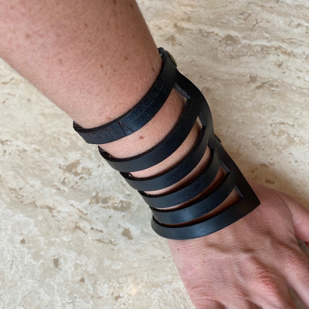 Handmade Leather wrap bracelet - Picture 2 of 6